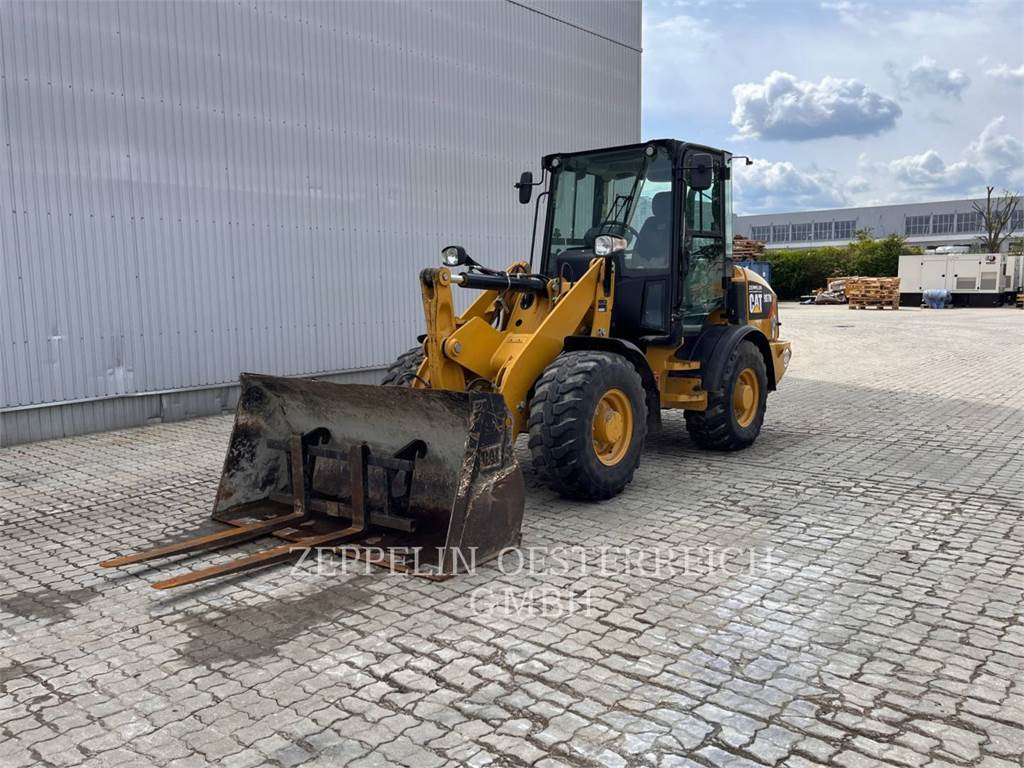 CAT 907M - اللودر بعجل: صور 1 CAT 907M - اللودر بعجل: صور 1
