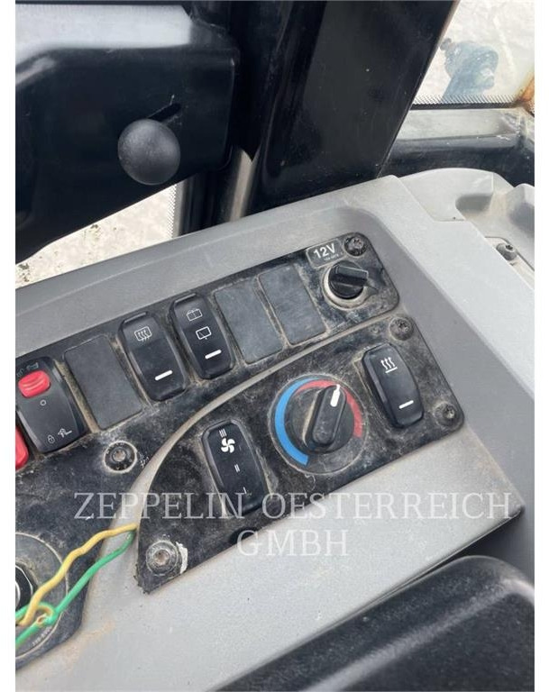 اللودر بعجل CAT 908M: صور 9