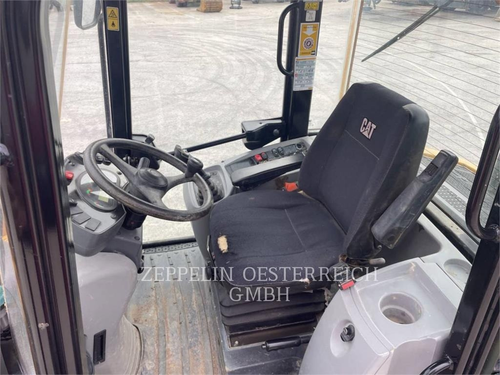 اللودر بعجل CAT 908M: صور 11