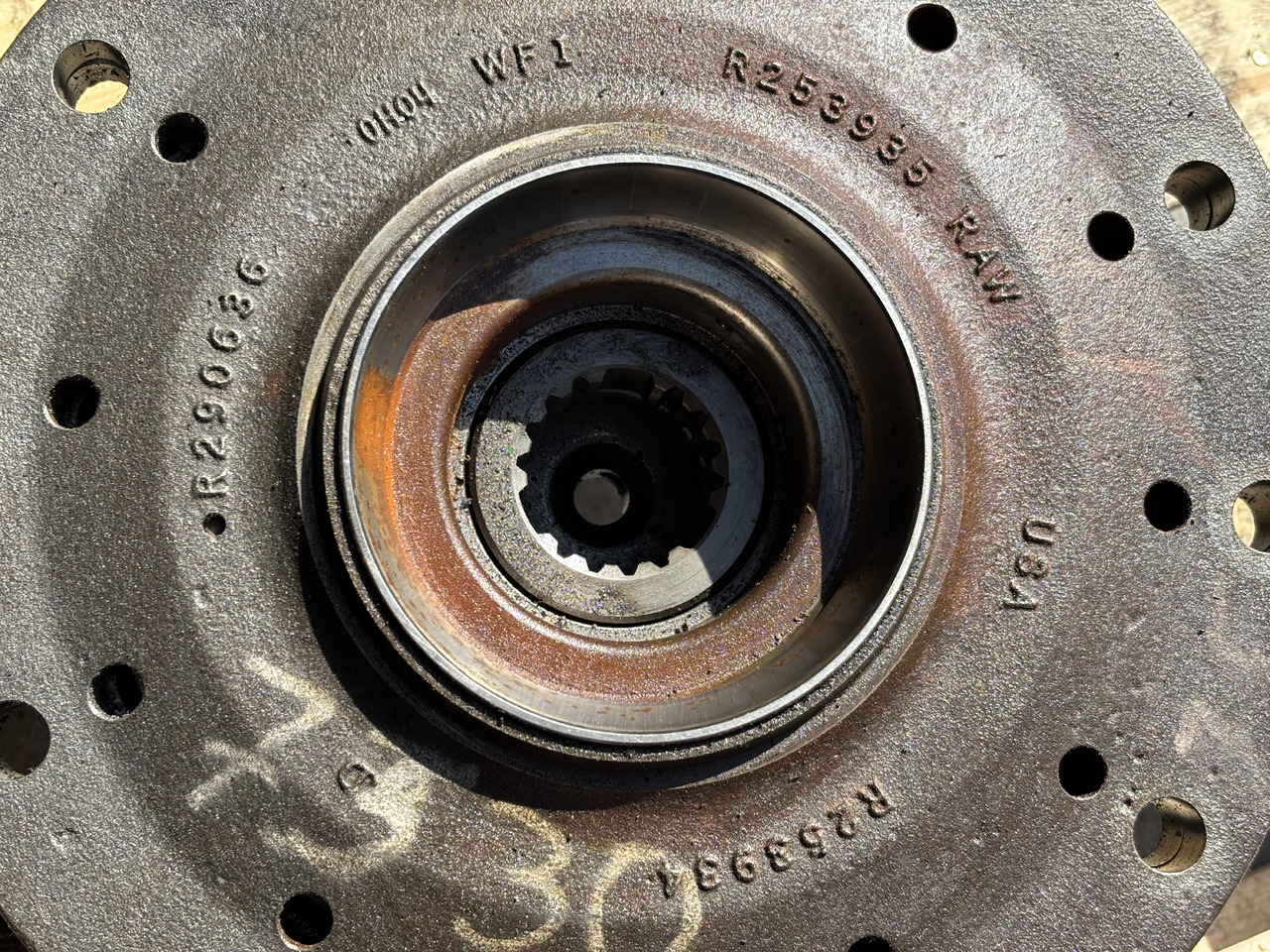 John Deere 6170 6195 7430 7530 Osłona Mechanizmu Różnicowego R290636 R253935 - نقل الحركة - الآلات والماكينات الزراعية: صور 2 John Deere 6170 6195 7430 7530 Osłona Mechanizmu Różnicowego R290636 R253935 - نقل الحركة - الآلات والماكينات الزراعية: صور 2