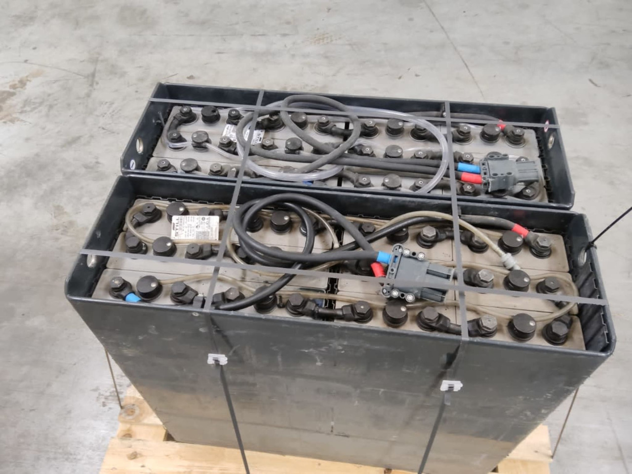 Battery Package - 2 Pcs. - البطارية - معدات المناولة: صور 4 Battery Package - 2 Pcs. - البطارية - معدات المناولة: صور 4