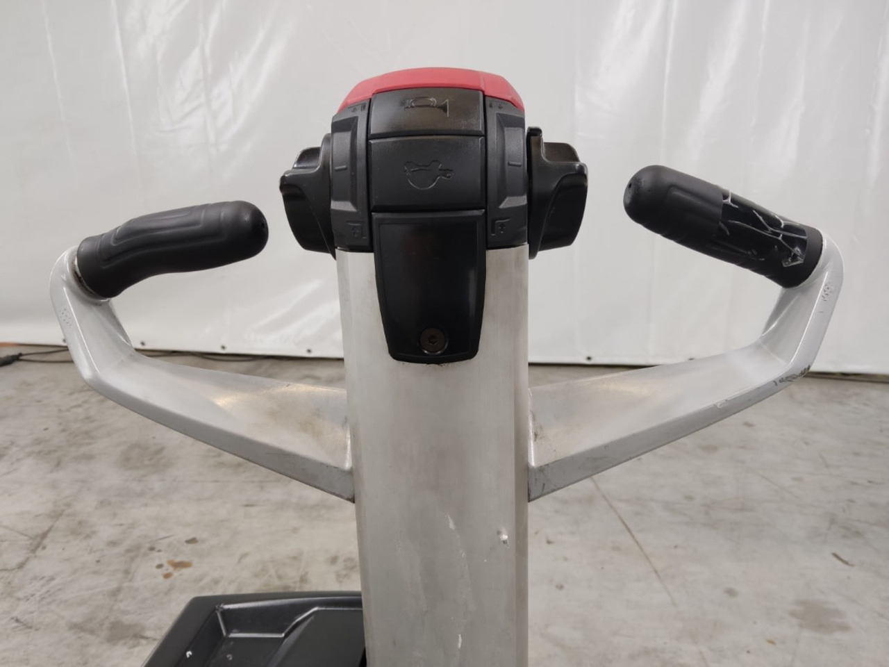 Unicarriers MDW160 - معدات الرفع منخفض المستوى: صور 4 Unicarriers MDW160 - معدات الرفع منخفض المستوى: صور 4
