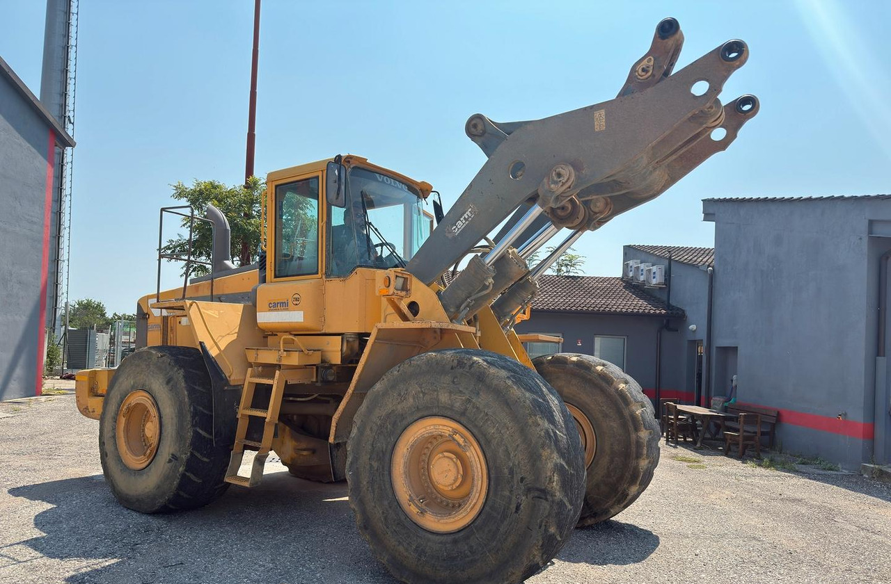 Pala gommata Volvo L 220 - اللودر بعجل: صور 1 Pala gommata Volvo L 220 - اللودر بعجل: صور 1