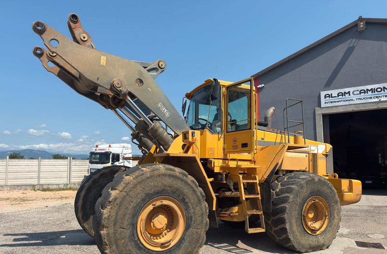 Pala gommata Volvo L 220 - اللودر بعجل: صور 2 Pala gommata Volvo L 220 - اللودر بعجل: صور 2