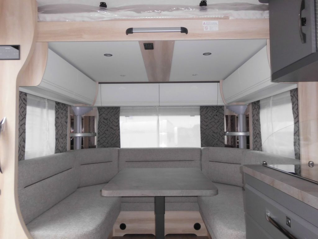 Hobby De Luxe 515 UHL mit Extras, Lagerabverkauf! - كرفان سحب: صور 1 Hobby De Luxe 515 UHL mit Extras, Lagerabverkauf! - كرفان سحب: صور 1