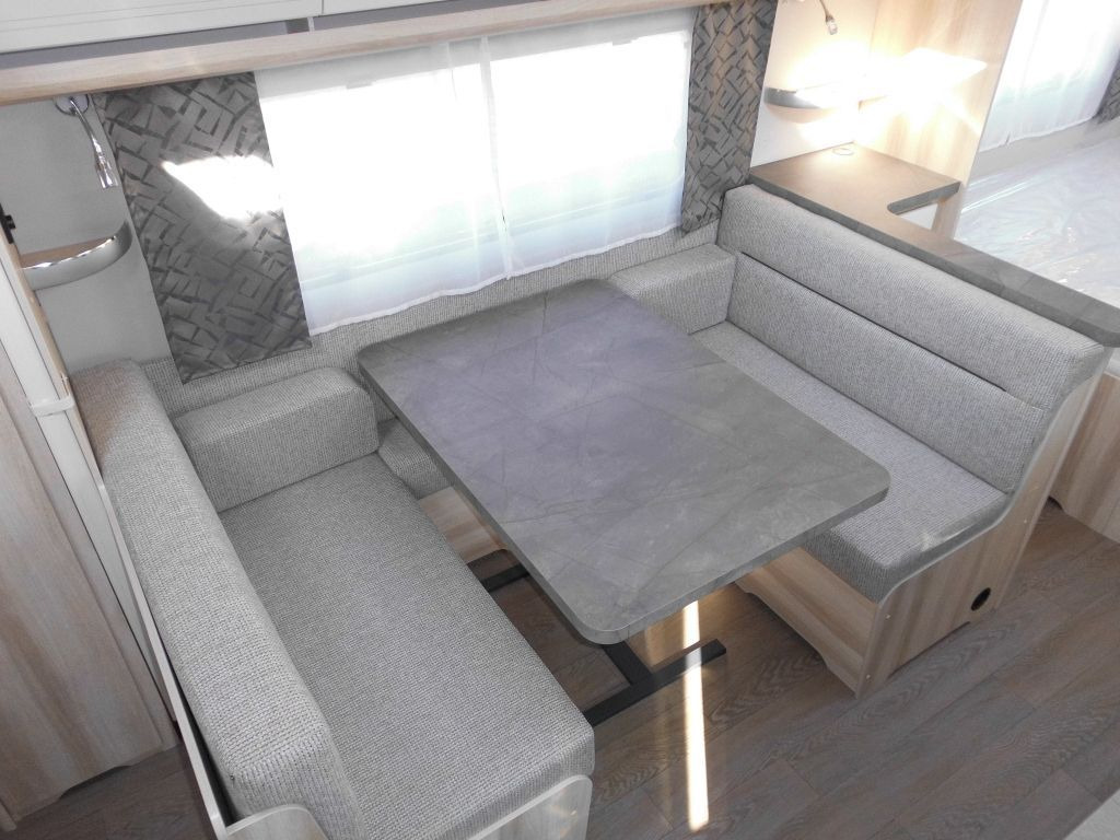 كرفان سحب Hobby De Luxe 560 KMFe 2025 2000kg. Ambiente: صور 9