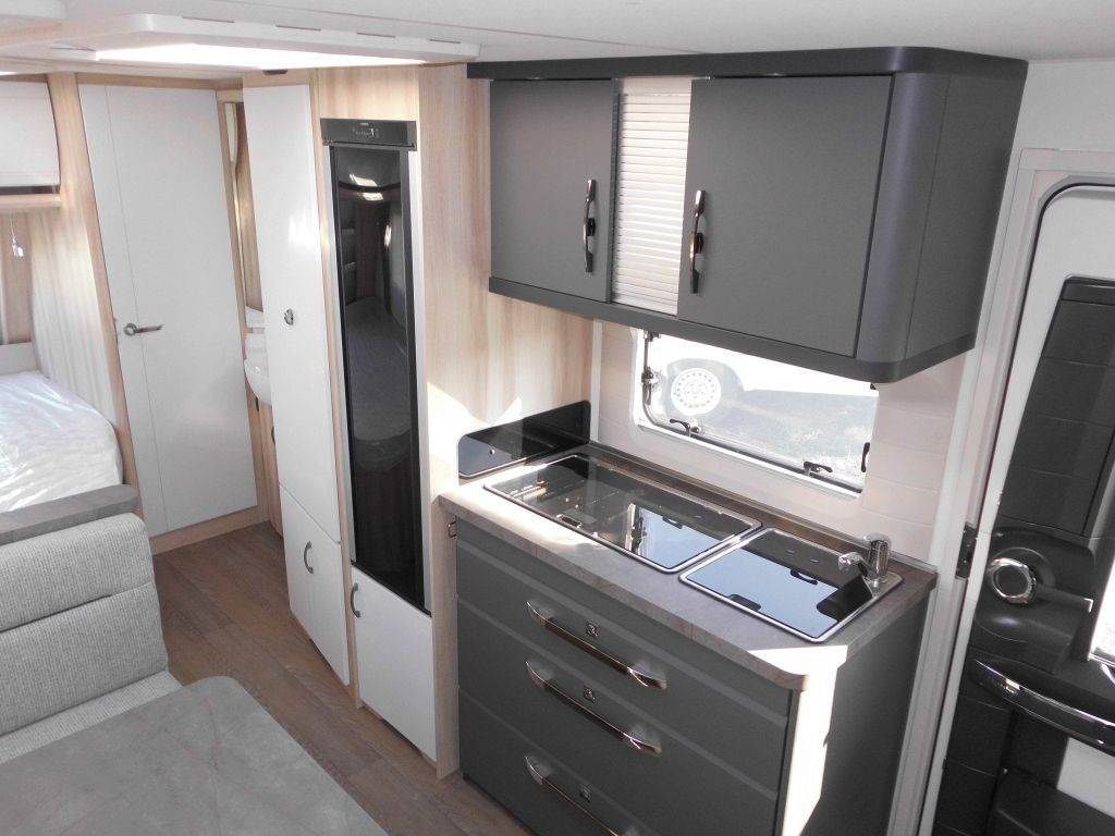كرفان سحب Hobby De Luxe 560 KMFe 2025 2000kg. Ambiente: صور 12