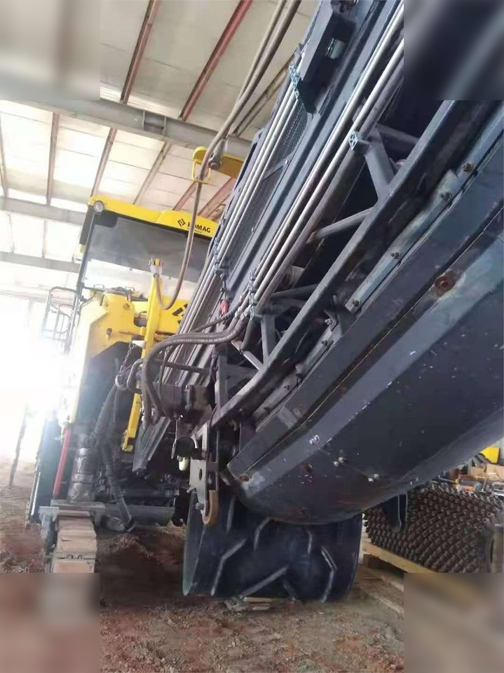 2015 BOMAG BM2000/60-2 - ماكينات لصقل الأسفلت: صور 4 2015 BOMAG BM2000/60-2 - ماكينات لصقل الأسفلت: صور 4