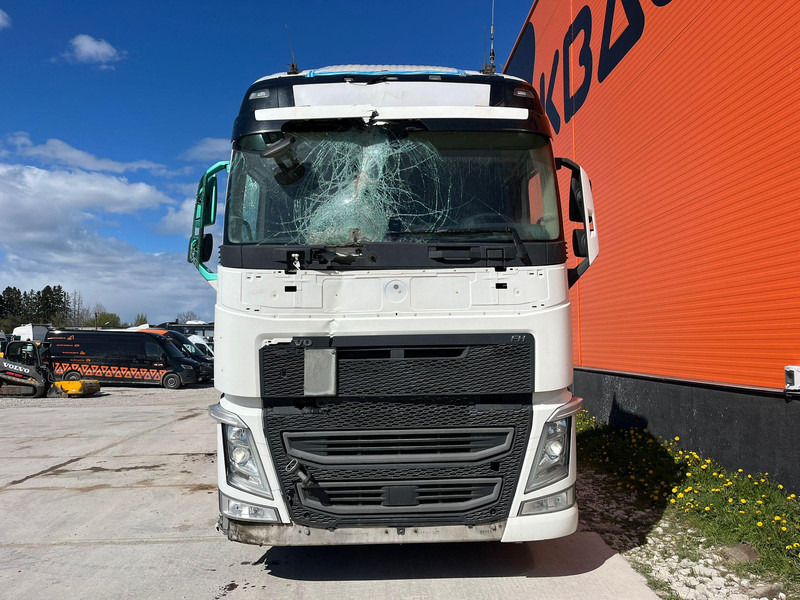 Volvo FH 540 DAMAGED ! / GLOBE XL / HYDRAULICS / DOUBLE BOGIE - شاحنة جرار: صور 3 Volvo FH 540 DAMAGED ! / GLOBE XL / HYDRAULICS / DOUBLE BOGIE - شاحنة جرار: صور 3