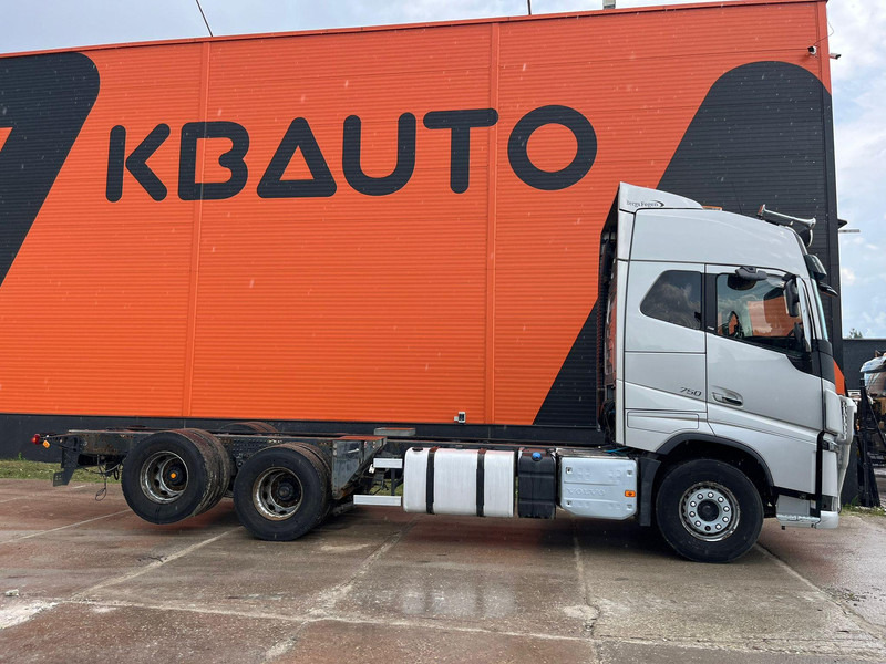 Volvo FH 750 6x4 CHASSIS L=6970 / RETARDER / PTO / TANDEM AXLE LIFT - الشاسيه شاحنة: صور 4 Volvo FH 750 6x4 CHASSIS L=6970 / RETARDER / PTO / TANDEM AXLE LIFT - الشاسيه شاحنة: صور 4