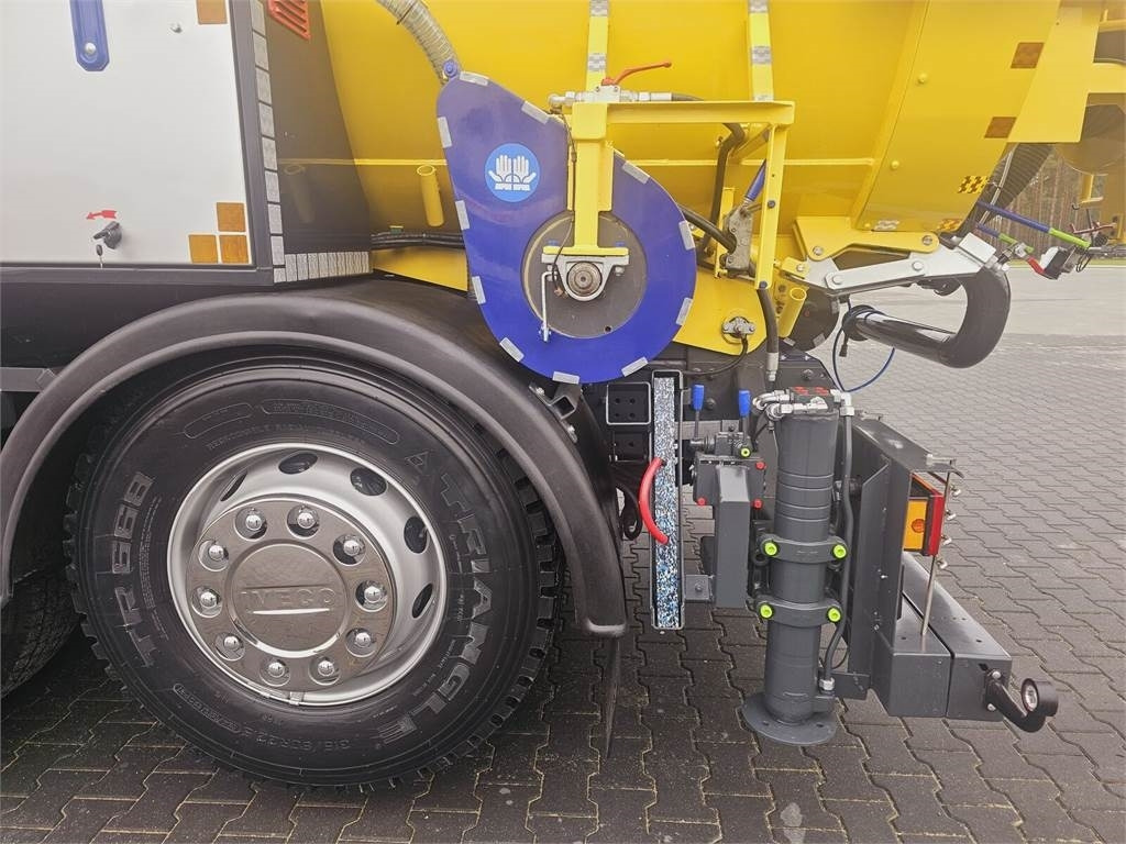 فراغ شاحنة Iveco RAVO WUKO FOR CHANNEL CLEANING druck saug kanal: صور 15 فراغ شاحنة Iveco RAVO WUKO FOR CHANNEL CLEANING druck saug kanal: صور 15