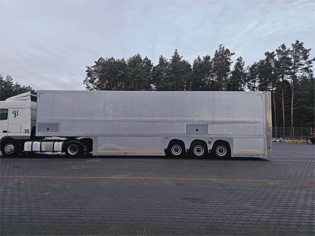 Langendorf DOUBLE LOADING FOR MOTOR COSMETICS Flexliner Inloa - مبردة نصف مقطورة: صور 3 Langendorf DOUBLE LOADING FOR MOTOR COSMETICS Flexliner Inloa - مبردة نصف مقطورة: صور 3