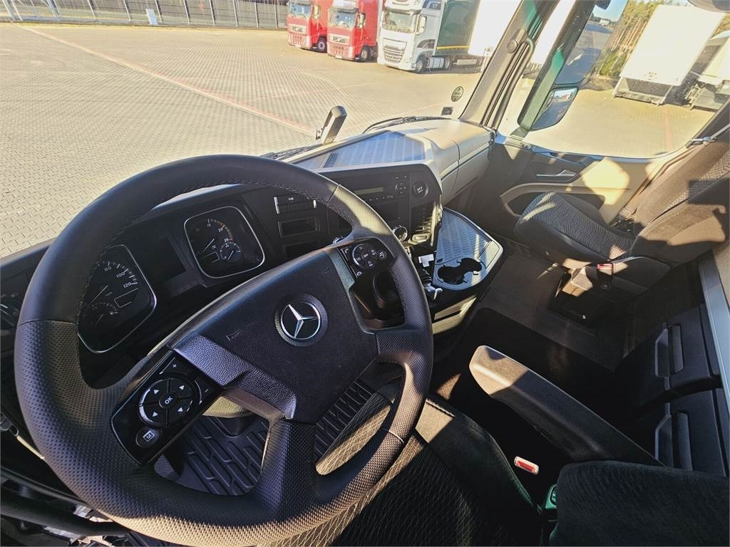 شاحنة جرار Mercedes-Benz ACTROS 1843: صور 8