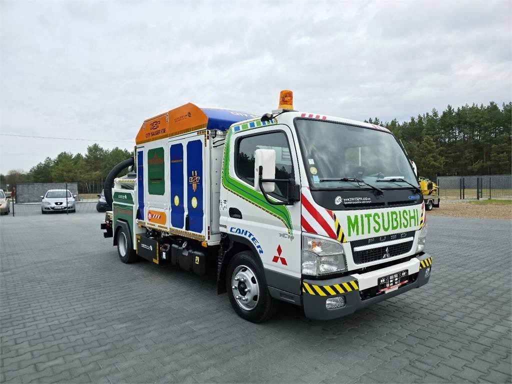 Mitsubishi CANTER odkurzacz koparka ssąca Saugbagger CITY SAU - فراغ شاحنة: صور 2 Mitsubishi CANTER odkurzacz koparka ssąca Saugbagger CITY SAU - فراغ شاحنة: صور 2