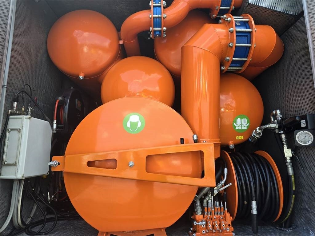 Scania KAISER EUR-MARK PL 8 Vacuum suction-blowing loader - فراغ شاحنة: صور 4 Scania KAISER EUR-MARK PL 8 Vacuum suction-blowing loader - فراغ شاحنة: صور 4
