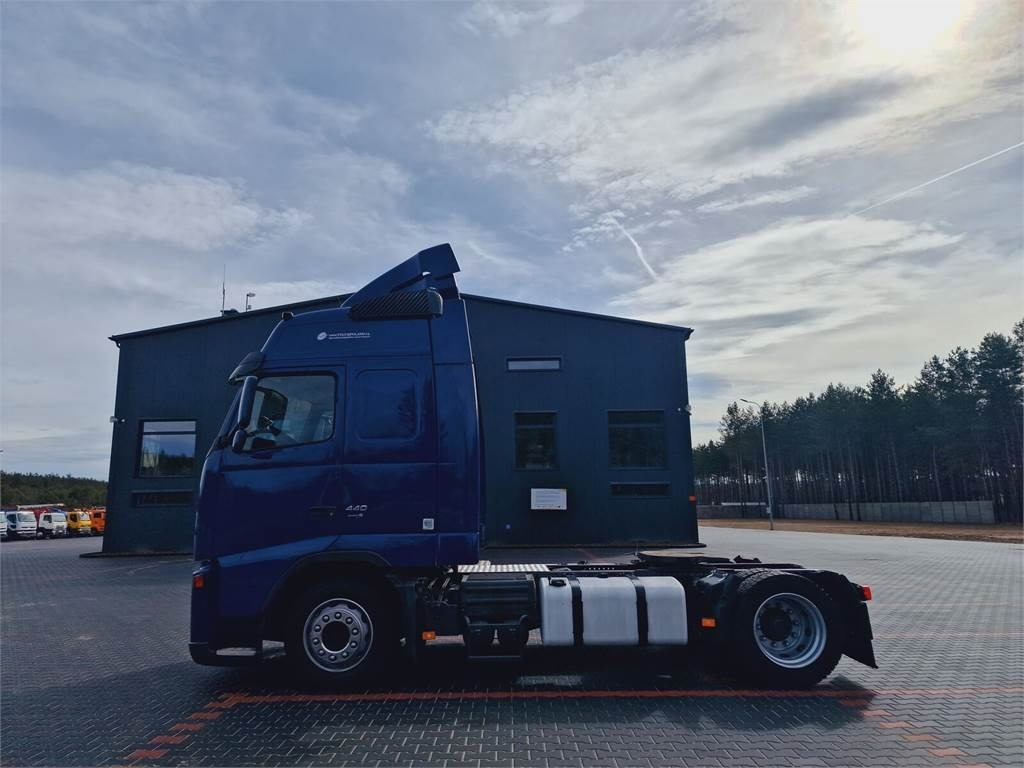 Volvo FH 13 440 - شاحنة جرار: صور 2 Volvo FH 13 440 - شاحنة جرار: صور 2