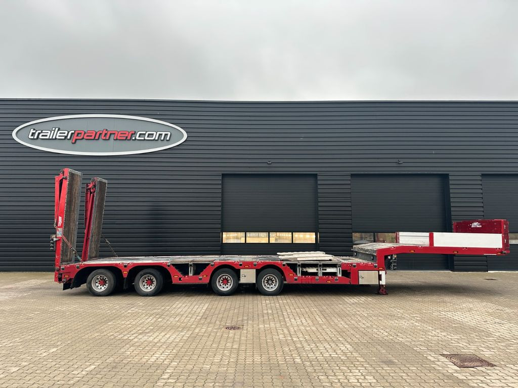 Emtech AMT 4 achs tieflader / radmulden / zwangslenkung Emtech AMT 4 achs tieflader / radmulden / zwangslenkung - عربة مسطحة منخفضة نصف مقطورة: صور 1 Emtech AMT 4 achs tieflader / radmulden / zwangslenkung Emtech AMT 4 achs tieflader / radmulden / zwangslenkung - عربة مسطحة منخفضة نصف مقطورة: صور 1