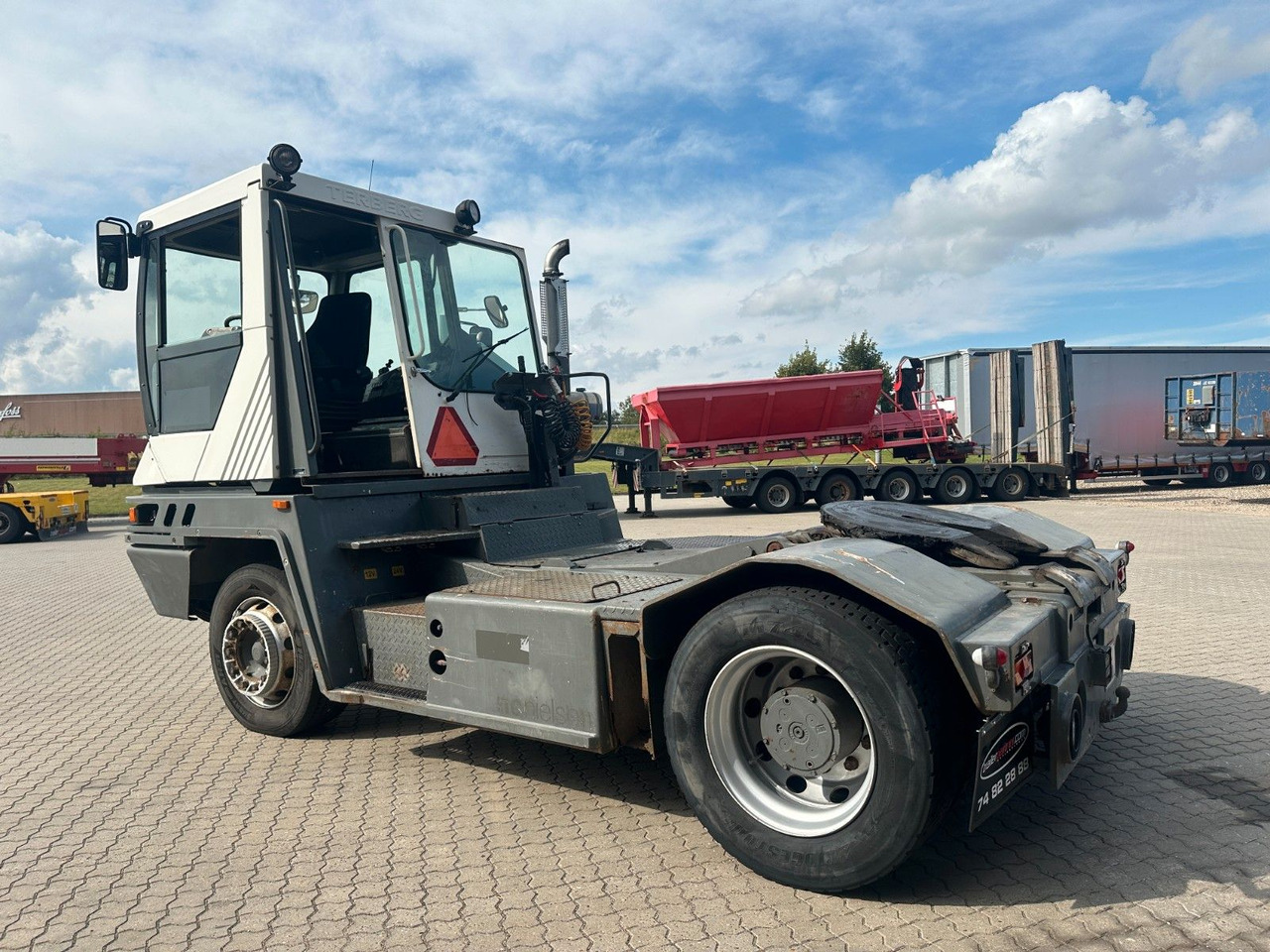 Terberg TT222 - جرارات صالات المطارات: صور 5 Terberg TT222 - جرارات صالات المطارات: صور 5