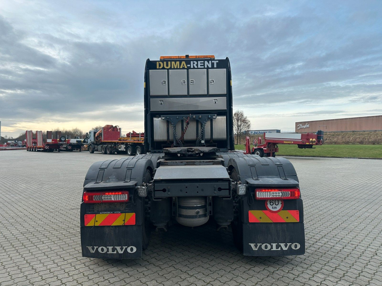 Volvo FH16 750 8x4 250 to. - شاحنة جرار: صور 4 Volvo FH16 750 8x4 250 to. - شاحنة جرار: صور 4