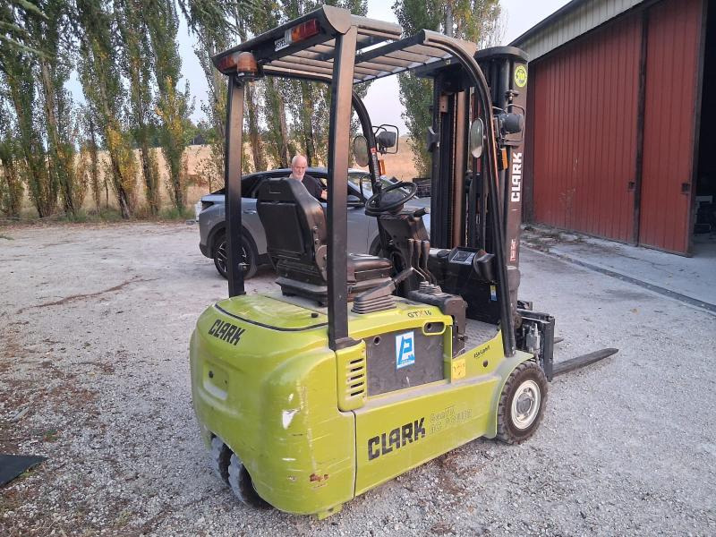 Clark GTX16 - رافعة شوكية كهربائية: صور 3 Clark GTX16 - رافعة شوكية كهربائية: صور 3