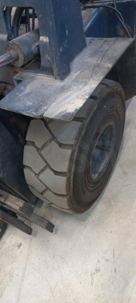 Toyota 425 FGF 20 - رافعة شوكية تعمل بالغاز: صور 4 Toyota 425 FGF 20 - رافعة شوكية تعمل بالغاز: صور 4