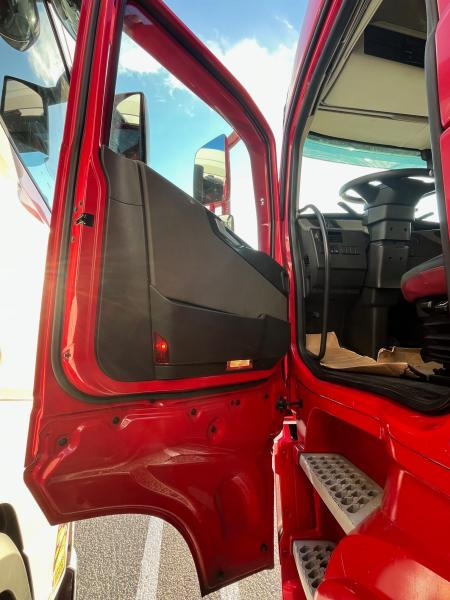 شاحنة جرار Volvo FH 460: صور 7