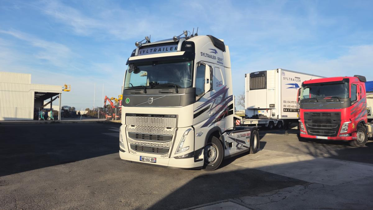 Volvo FH 500 Globetrotter XXL (Location / Rent) - شاحنة جرار: صور 3 Volvo FH 500 Globetrotter XXL (Location / Rent) - شاحنة جرار: صور 3