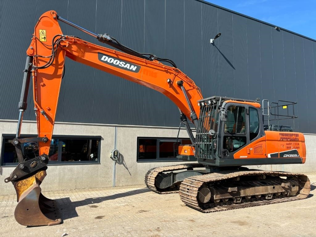 حفارات زحافة Doosan DX225LC-5: صور 1