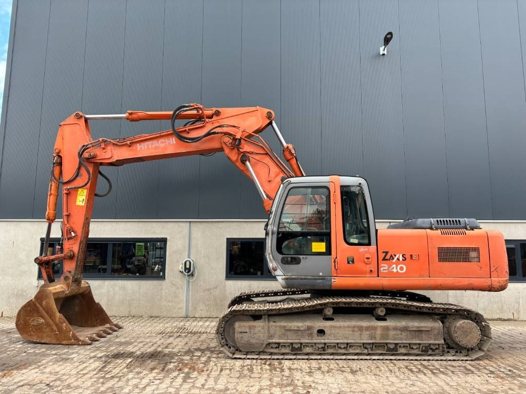 Hitachi ZX210 -- 6 cylinder isuzu -- manual engine! - حفارات زحافة: صور 2 Hitachi ZX210 -- 6 cylinder isuzu -- manual engine! - حفارات زحافة: صور 2