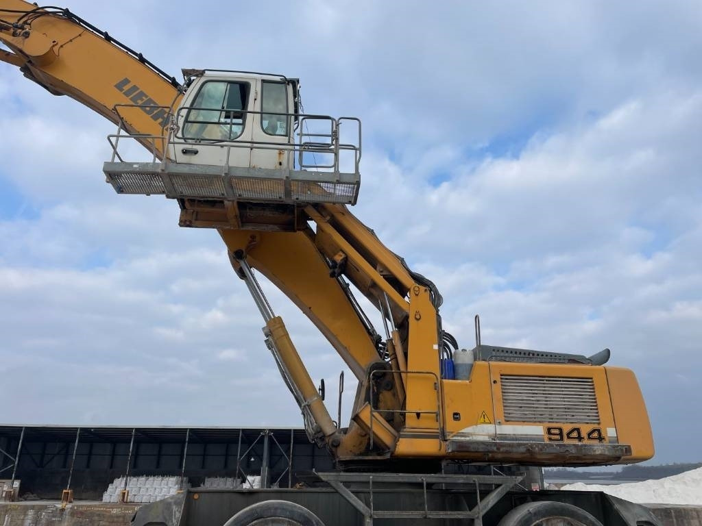Liebherr A 944 C HD - حفارة النقل والشحن: صور 4 Liebherr A 944 C HD - حفارة النقل والشحن: صور 4