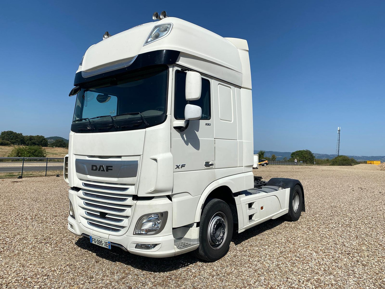 DAF XF530 Super Space Cab - شاحنة جرار: صور 1 DAF XF530 Super Space Cab - شاحنة جرار: صور 1