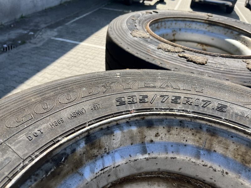 Goodyear 235 / 75 / R17,5 / 12x Band incl velg 10 gats / Banden 3 - الإطارات والجنوط: صور 5 Goodyear 235 / 75 / R17,5 / 12x Band incl velg 10 gats / Banden 3 - الإطارات والجنوط: صور 5