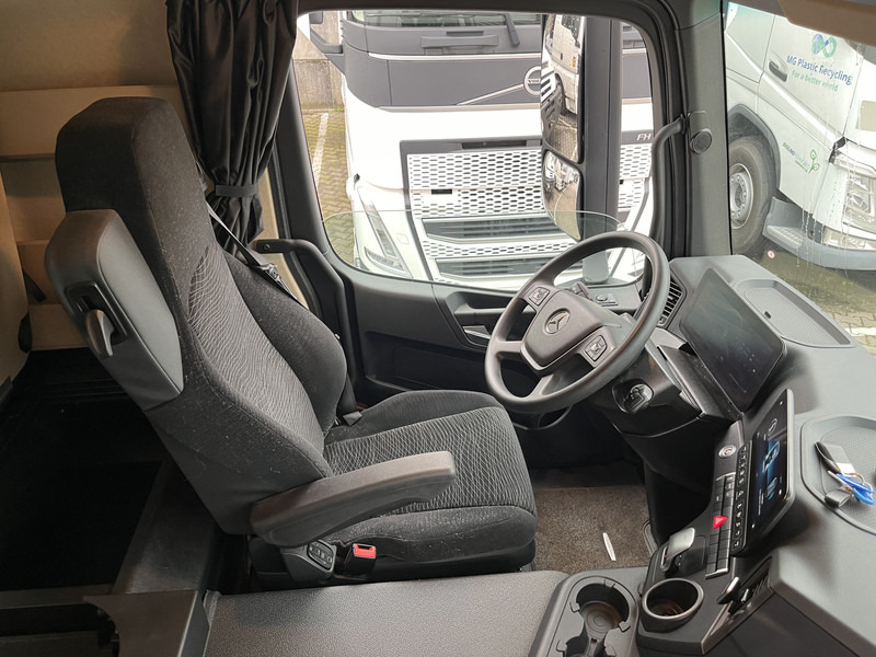 Mercedes-Benz Actros 2127 / Schuifzeil Box / Laadklep / APK 07-25 - شاحنة ستارة: صور 3 Mercedes-Benz Actros 2127 / Schuifzeil Box / Laadklep / APK 07-25 - شاحنة ستارة: صور 3