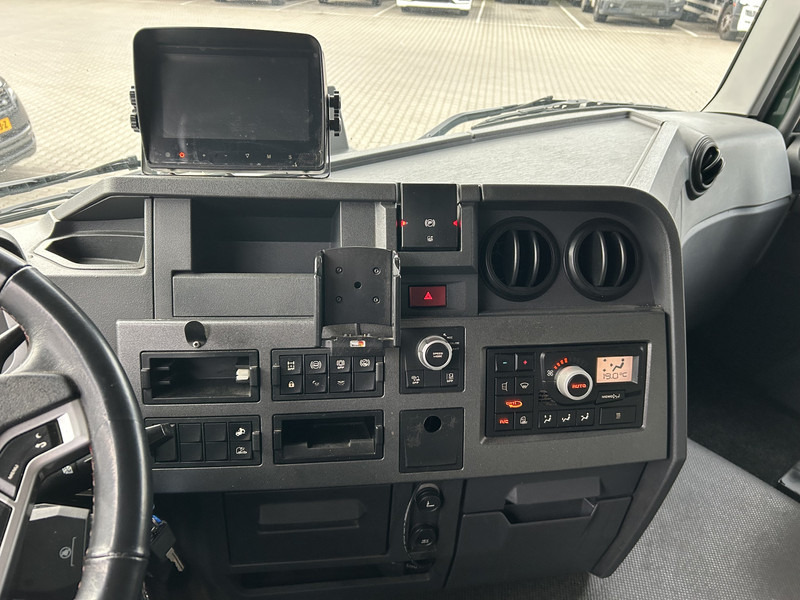 Renault T 380 Comfort / 820 dkm / Curtainside / Loadlift / APK TUV 02-26 - شاحنة ستارة: صور 5 Renault T 380 Comfort / 820 dkm / Curtainside / Loadlift / APK TUV 02-26 - شاحنة ستارة: صور 5