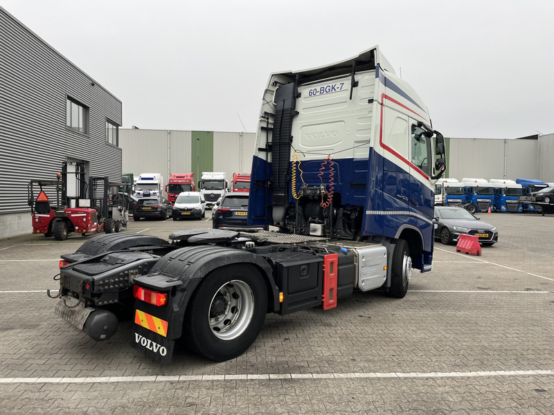 Volvo FH 420 Globetrotter / Dynamic Steering / New Tacho V2 / VEB+ / APK TUV 10-25 - شاحنة جرار: صور 2 Volvo FH 420 Globetrotter / Dynamic Steering / New Tacho V2 / VEB+ / APK TUV 10-25 - شاحنة جرار: صور 2