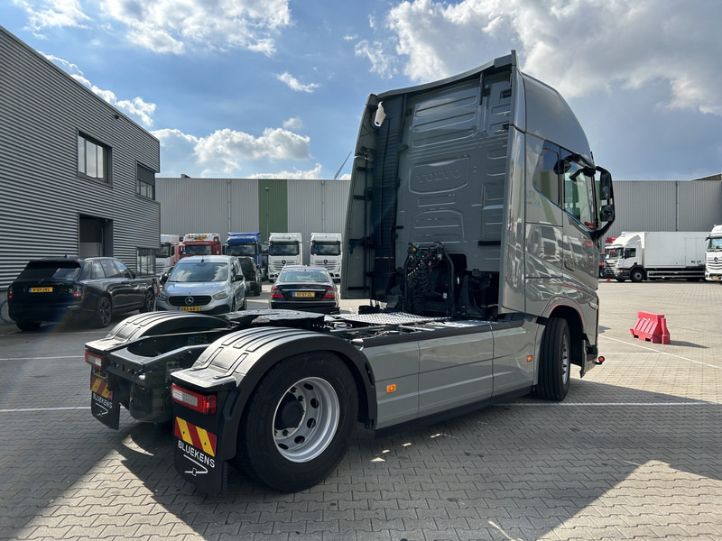 Volvo FH 500 Globetrotter XL / VEB+ / 2 Tanks / New Tacho V2 / APK TUV 07-26 - شاحنة جرار: صور 2 Volvo FH 500 Globetrotter XL / VEB+ / 2 Tanks / New Tacho V2 / APK TUV 07-26 - شاحنة جرار: صور 2