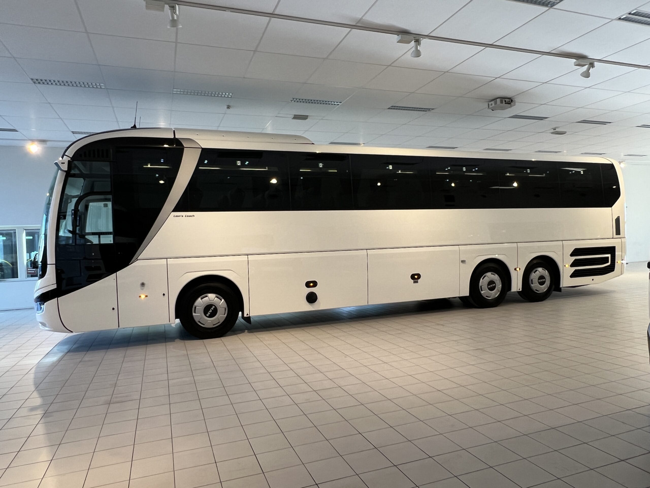 MAN Lions Coach R08 Euro 6E (Dark Edition) - سياحية حافلة: صور 4 MAN Lions Coach R08 Euro 6E (Dark Edition) - سياحية حافلة: صور 4