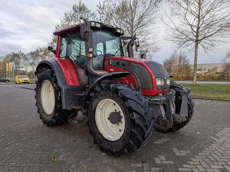 Valtra N142 N142 - جرار: صور 2 Valtra N142 N142 - جرار: صور 2