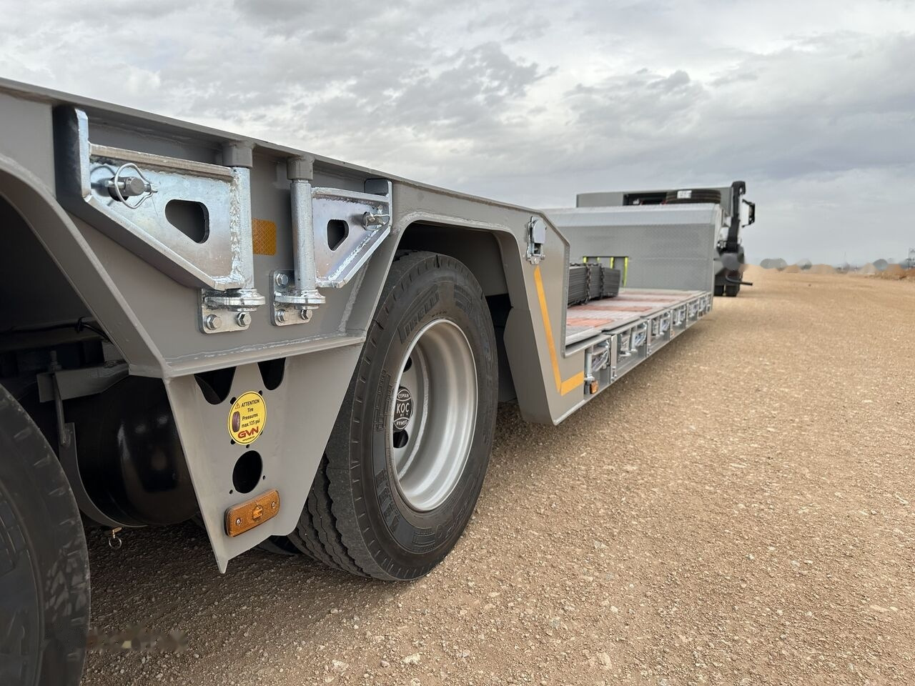 جديد عربة مسطحة منخفضة نصف مقطورة GVN Trailer 2 AXLE HYDRAULIC PLATFORM LOWBED: صور 17