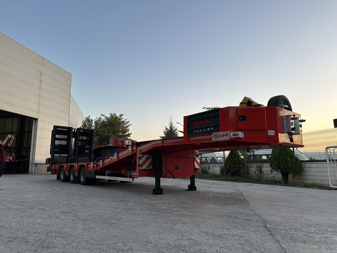 جديد عربة مسطحة منخفضة نصف مقطورة GVN Trailer 3 AXLE HYDRAULIC PLATFORM LOWBED: صور 15