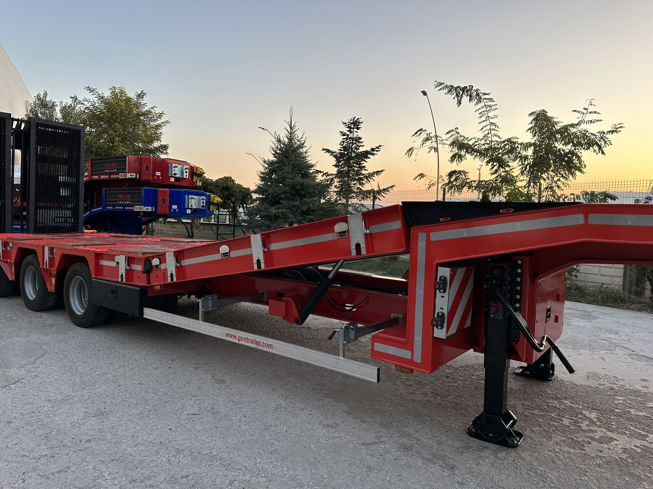 جديد عربة مسطحة منخفضة نصف مقطورة GVN Trailer 3 AXLE HYDRAULIC PLATFORM LOWBED: صور 16