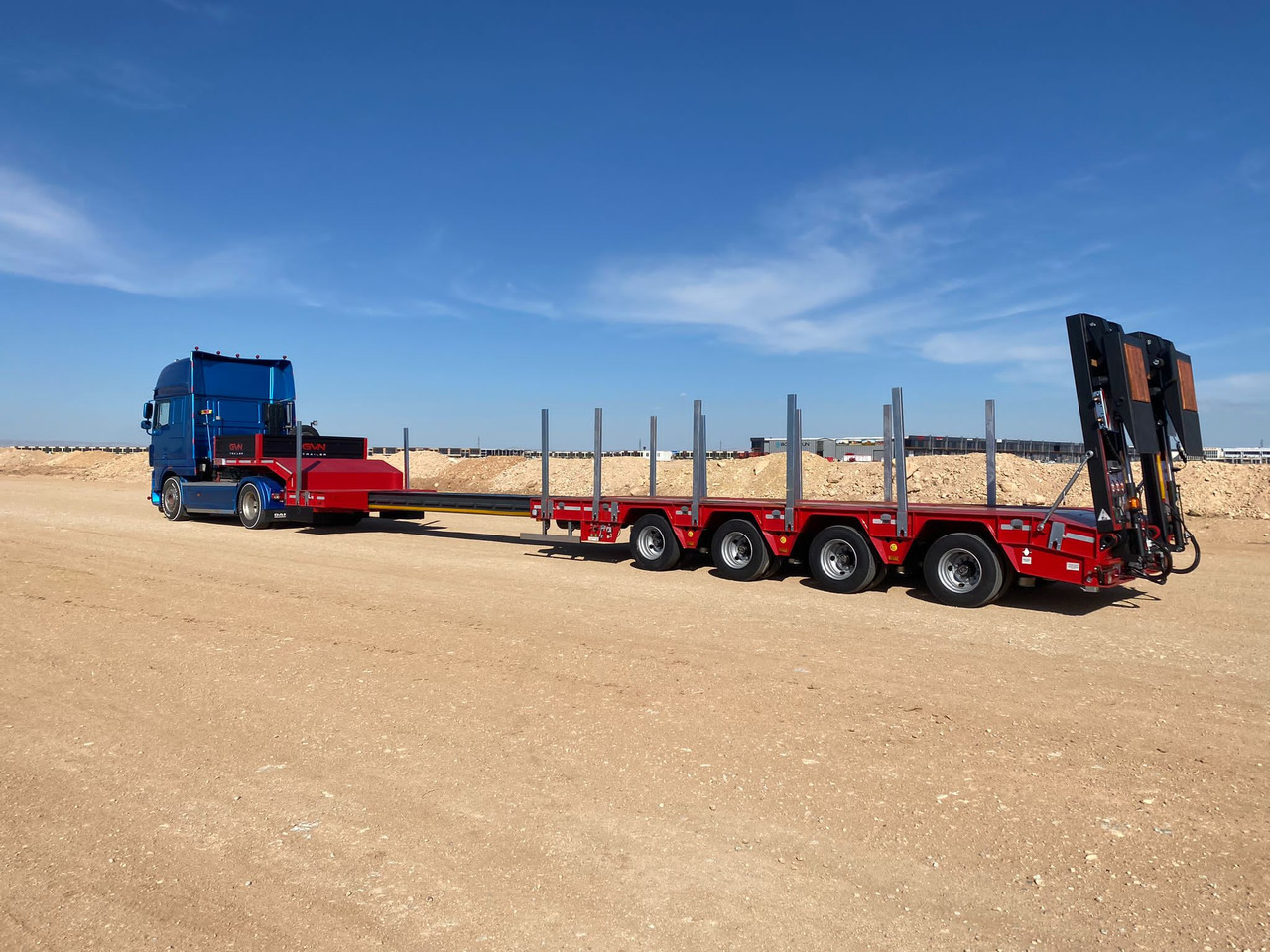 GVN Trailer 4 AXLE EXTENDABLE LOWBED - عربة مسطحة منخفضة نصف مقطورة: صور 3 GVN Trailer 4 AXLE EXTENDABLE LOWBED - عربة مسطحة منخفضة نصف مقطورة: صور 3