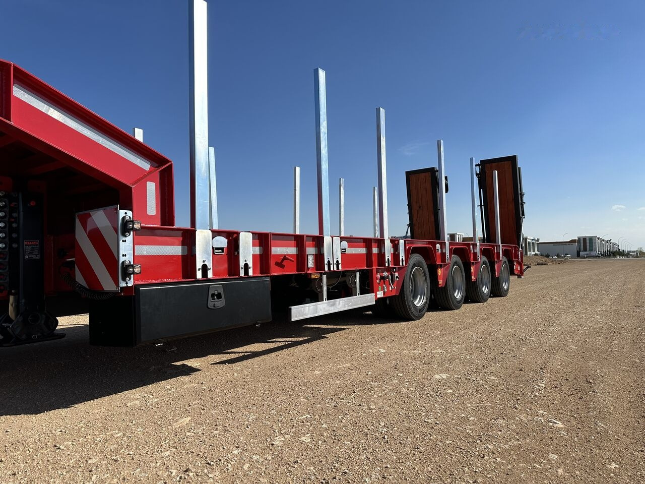 GVN Trailer 4 AXLE EXTENDABLE LOWBED - عربة مسطحة منخفضة نصف مقطورة: صور 4 GVN Trailer 4 AXLE EXTENDABLE LOWBED - عربة مسطحة منخفضة نصف مقطورة: صور 4