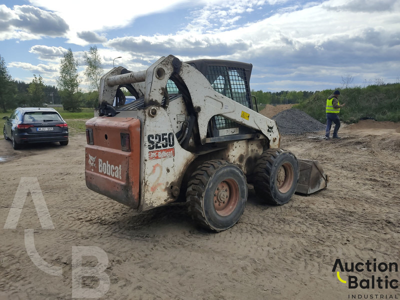 Bobcat S 250 - شيول صغير: صور 4 Bobcat S 250 - شيول صغير: صور 4