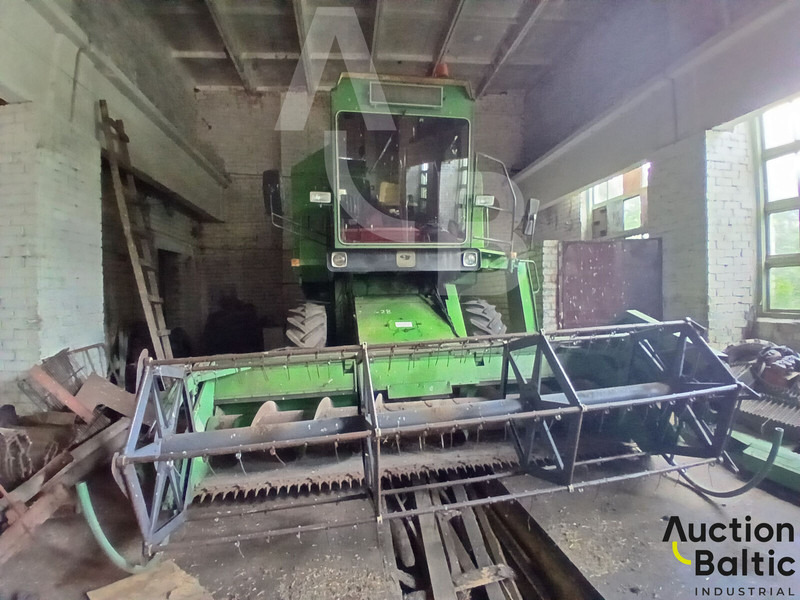 John Deere 1055 - حصادة شاملة: صور 1 John Deere 1055 - حصادة شاملة: صور 1