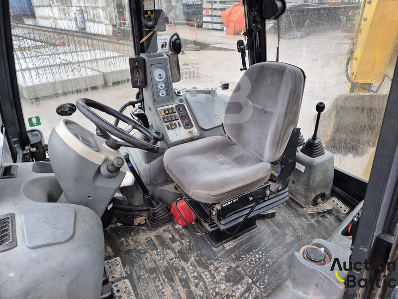 Komatsu WB93S-5 - حفار متعدد الاستخدام: صور 5 Komatsu WB93S-5 - حفار متعدد الاستخدام: صور 5