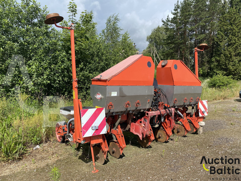 Kuhn Planter 2 - وضع البذور فى خطوط: صور 1 Kuhn Planter 2 - وضع البذور فى خطوط: صور 1