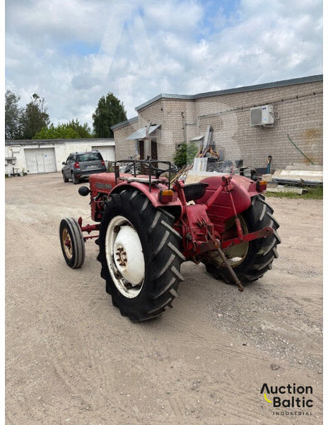 MCCORMICK International Farmall D-324 - جرار: صور 4 MCCORMICK International Farmall D-324 - جرار: صور 4