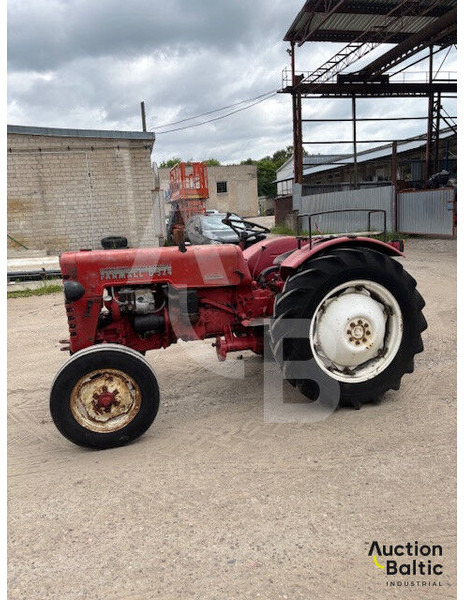 MCCORMICK International Farmall D-324 - جرار: صور 2 MCCORMICK International Farmall D-324 - جرار: صور 2