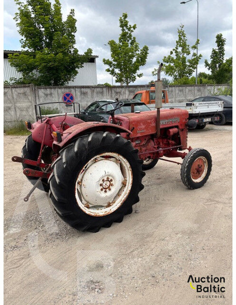 MCCORMICK International Farmall D-324 - جرار: صور 3 MCCORMICK International Farmall D-324 - جرار: صور 3